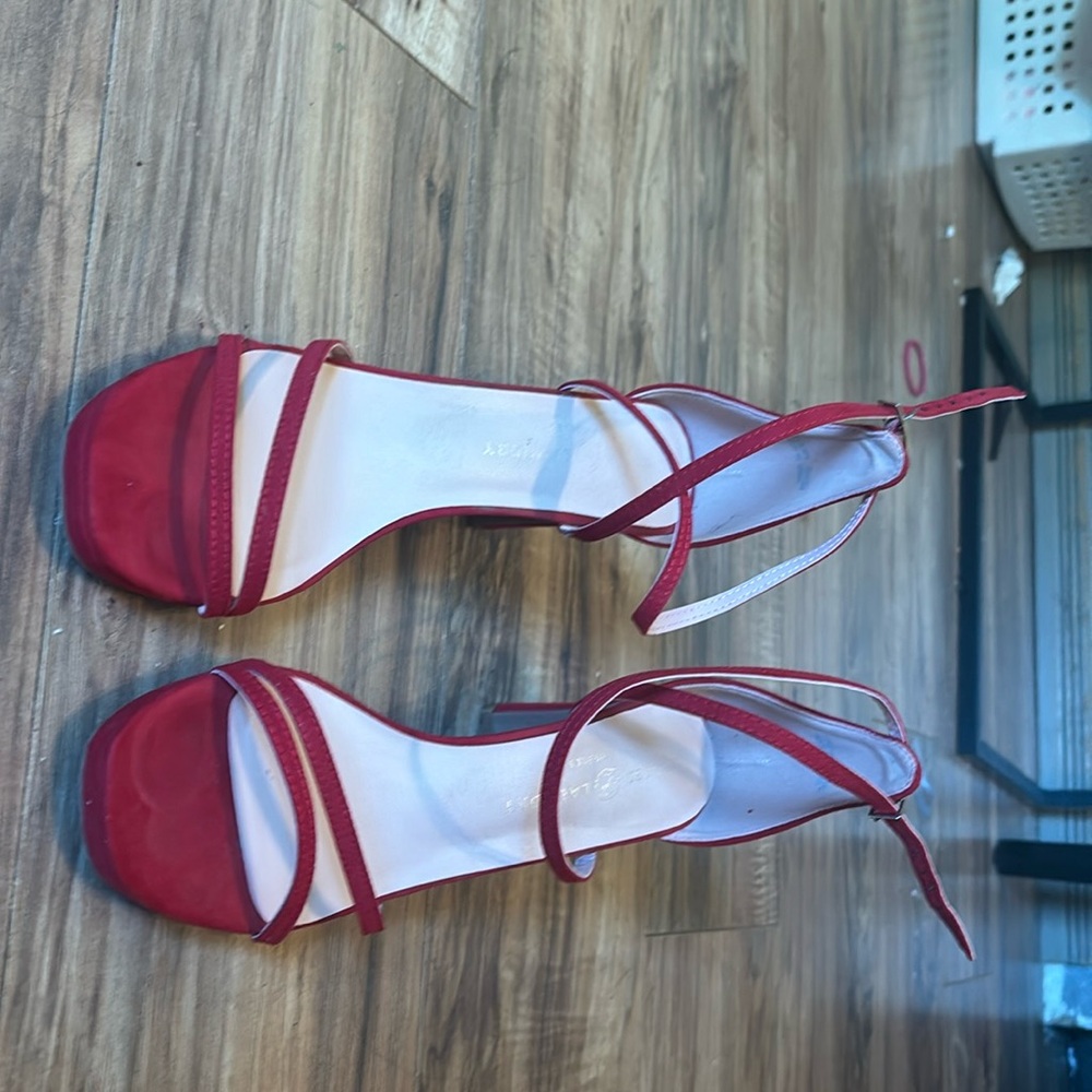 Wear only once they were a bit too big for my feet’s